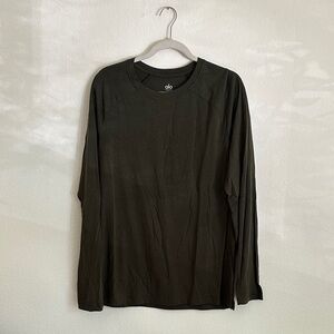 ALO Yoga Men's stealth green Long Sleeve Tee